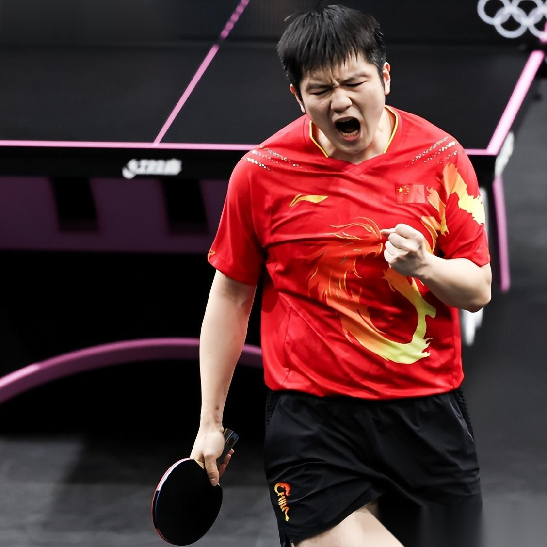 里程碑夜！山东泰山临场应变，德国杯今晨刷纪录，赛场秩序良好，年轻球员得到机会的简单介绍